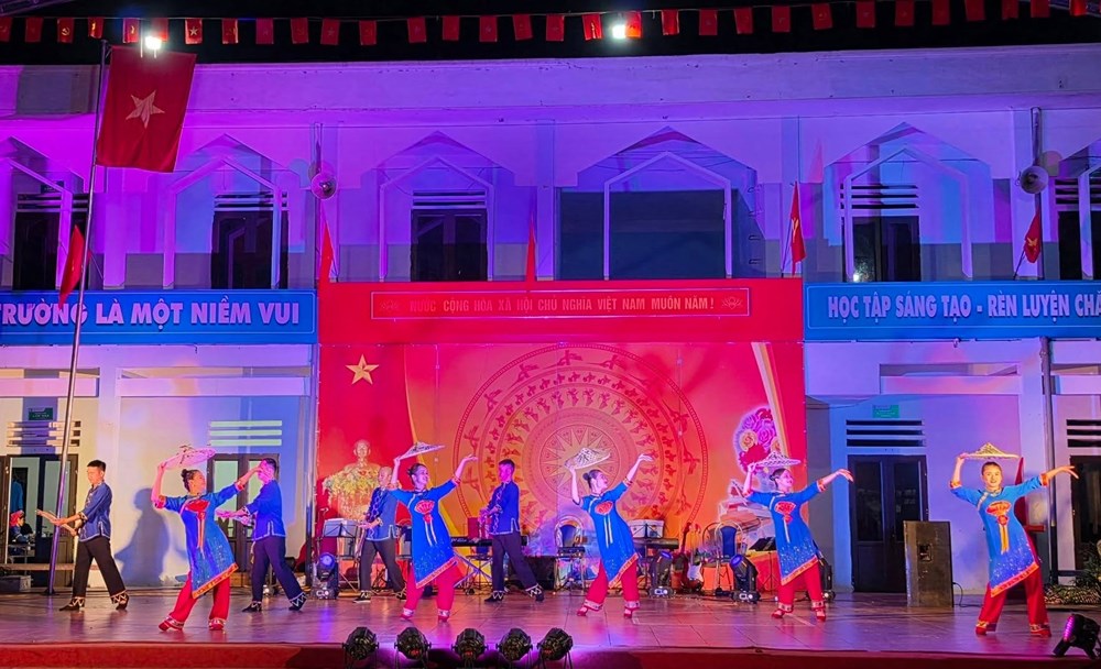 Xúc động chương trình nghệ thuật tri ân các Anh hùng liệt sĩ tại Bắc Quang - ảnh 3