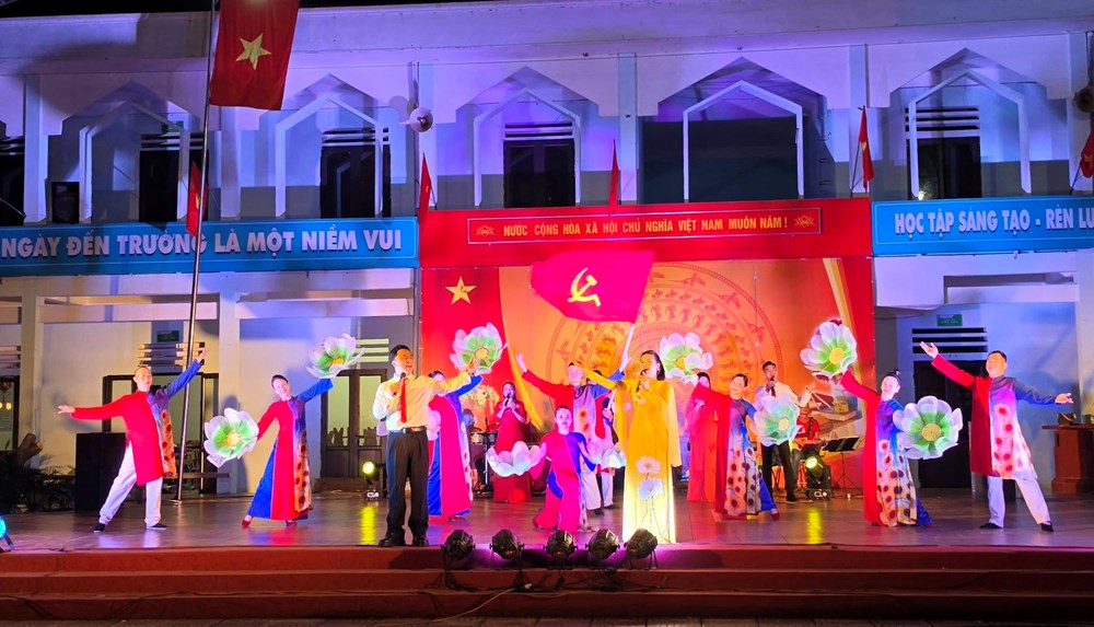 Xúc động chương trình nghệ thuật tri ân các Anh hùng liệt sĩ tại Bắc Quang - ảnh 1