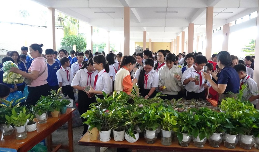 Phú An ra mắt mô hình đổi rác thải nhựa lấy cây xanh - ảnh 2