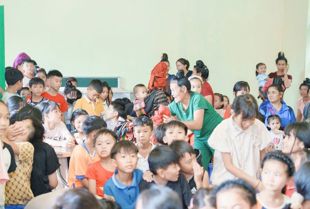 Chung tay để trẻ em vùng cao Tuần Giáo đón Trung thu đủ đầy - ảnh 2