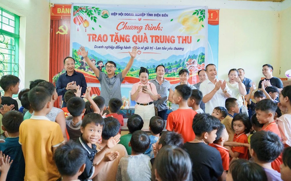 Chung tay để trẻ em vùng cao Tuần Giáo đón Trung thu đủ đầy - ảnh 7
