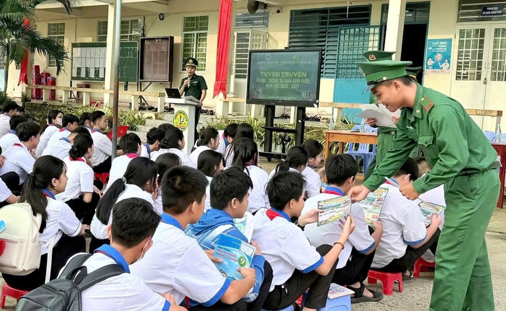  Biên phòng Vĩnh Hội Đông tăng cường phòng, chống đuối nước mùa nước nổi - ảnh 1