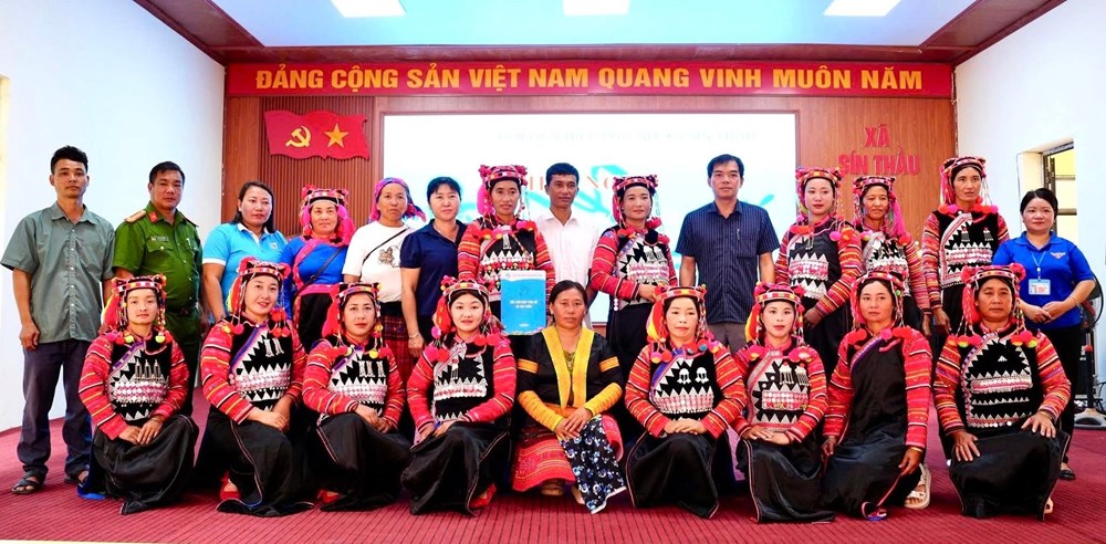 Đưa kỹ năng số đến phụ nữ vùng biên Sín Thầu - ảnh 1