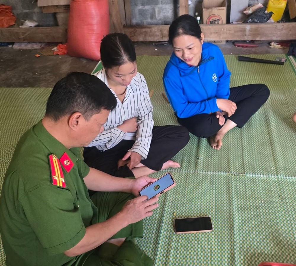 Đưa tiện ích số đến từng hộ dân vùng biên giới Lao Chải - ảnh 4