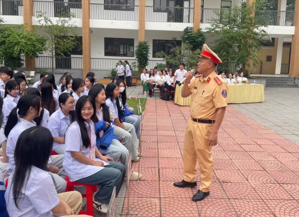 Hơn 2.500 giáo viên, học sinh Lào Cai được trang bị kỹ năng giao thông an toàn - ảnh 1