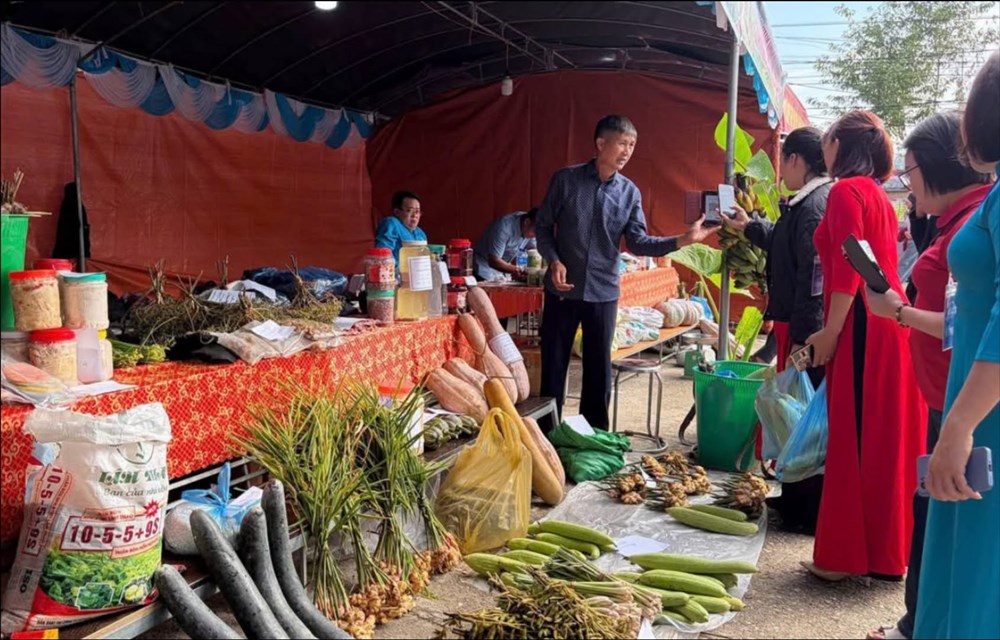 Bản Máy lan tỏa sắc màu văn hóa các dân tộc vùng biên - ảnh 3