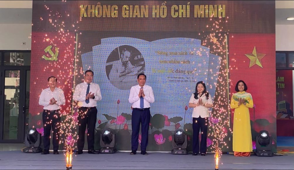 Ra mắt Không gian Hồ Chí Minh tại Thư viện Lào Cai - ảnh 1