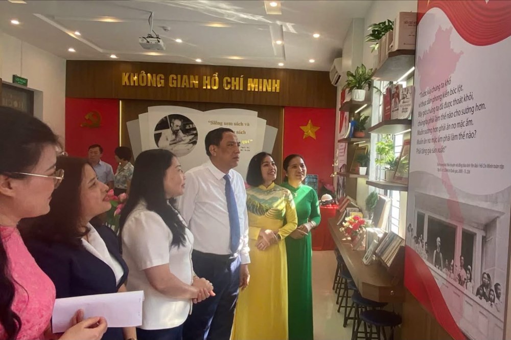 Ra mắt Không gian Hồ Chí Minh tại Thư viện Lào Cai - ảnh 2