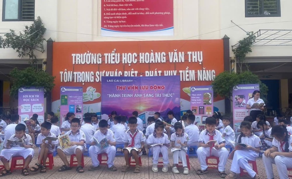 “Trang sách kể chuyện Bác Hồ” đến với học sinh Lào Cai - ảnh 5