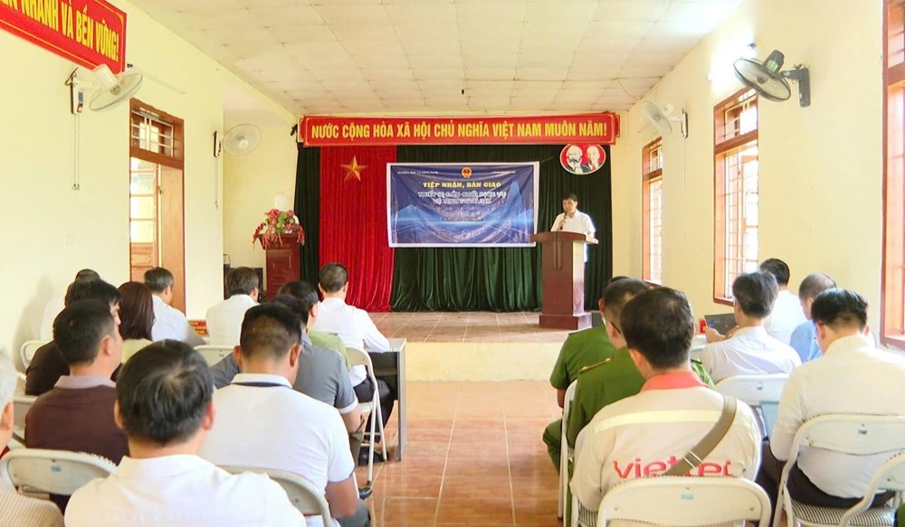 Đưa Internet vệ tinh Starlink đến các thôn, bản khó khăn ở Sơn La - ảnh 1