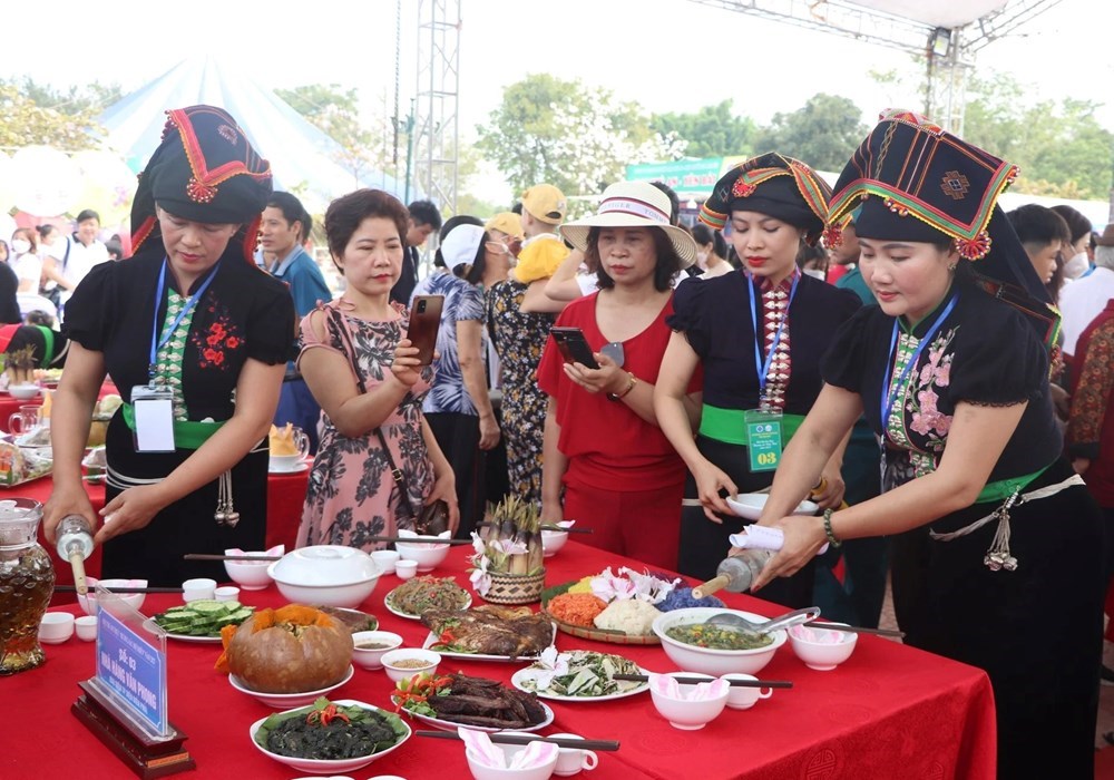 Khám phá sắc màu ẩm thực các dân tộc Điện Biên - ảnh 1
