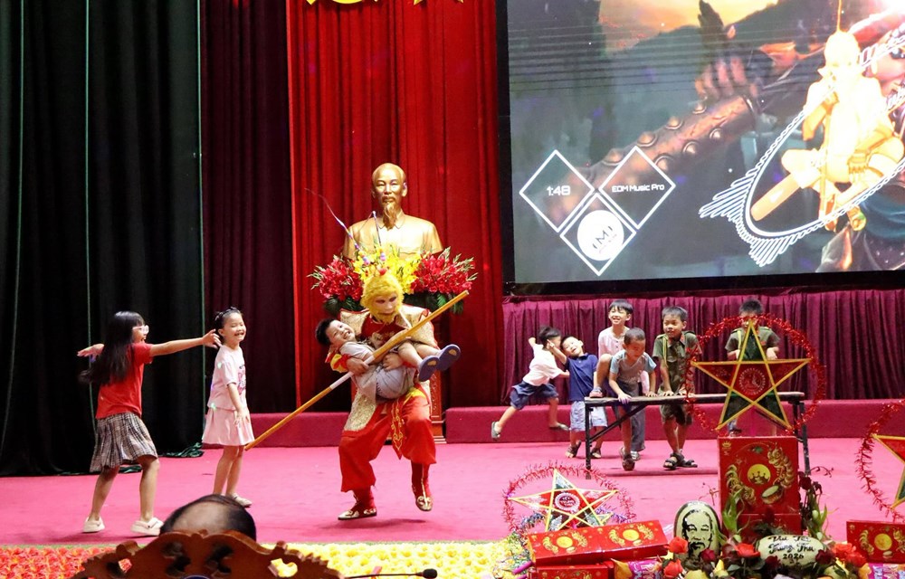 Mang niềm vui Trung thu đến con em cán bộ, chiến sĩ Lai Châu - ảnh 6