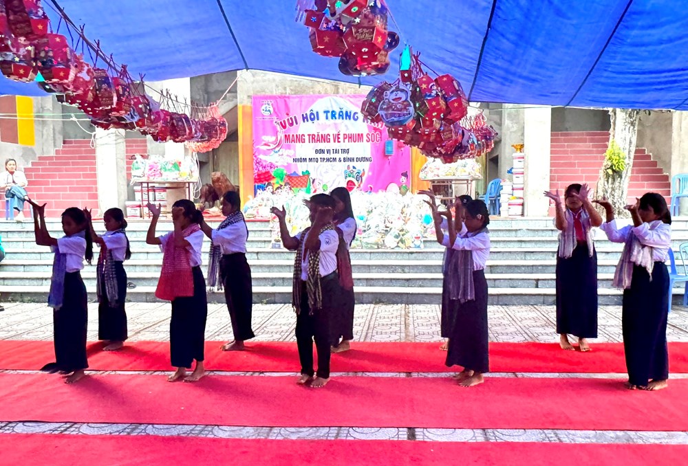 Trung thu muộn ở vùng đồng bào Khmer Ô Lâm - ảnh 3