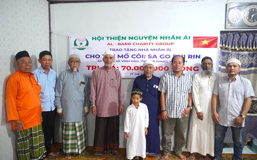 Trao Nhà nhân ái cho hộ đồng bào Chăm có hoàn cảnh khó khăn  - ảnh 1