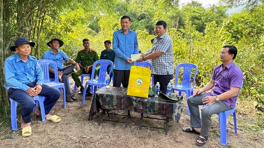 Lãnh đạo xã Ô Lâm thăm, động viên cán bộ, chiến sĩ Đội K93 - ảnh 3
