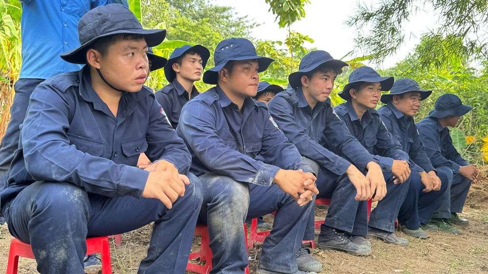 Lãnh đạo xã Ô Lâm thăm, động viên cán bộ, chiến sĩ Đội K93 - ảnh 4