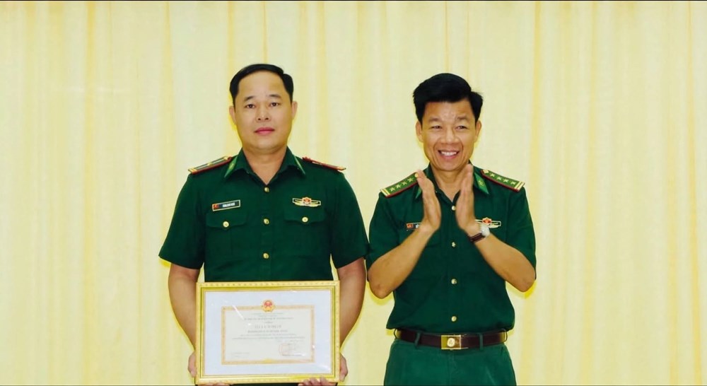 Biểu dương Thiếu tá Biên phòng nhặt được 85 triệu đồng, tìm người trả lại - ảnh 1