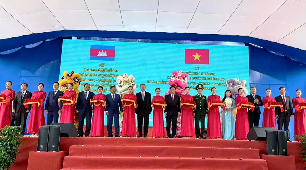 Khai trương cặp Cửa khẩu quốc tế Khánh Bình - Chrey Thom - ảnh 2