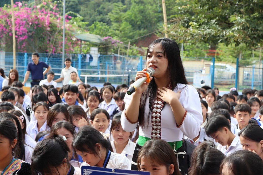 Đưa lịch sử Chiến thắng Điện Biên Phủ đến với học sinh Nà Hỳ - ảnh 3