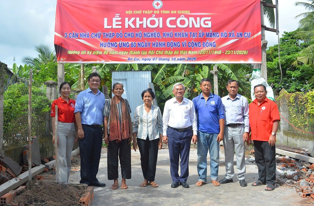 Hỗ trợ hơn 450 triệu đồng cho người dân, học sinh xã An Cư - ảnh 3
