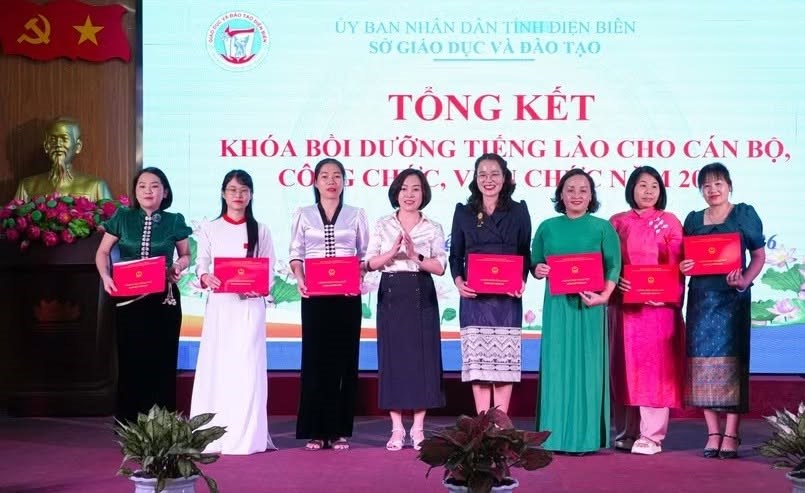 Điện Biên nâng cao năng lực tiếng Lào cho đội ngũ cán bộ - ảnh 1