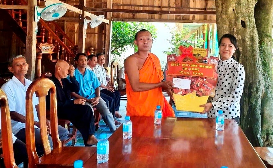 An Giang: Thăm, chúc mừng các chùa Khmer nhân Lễ Sen Đôn Ta - ảnh 2