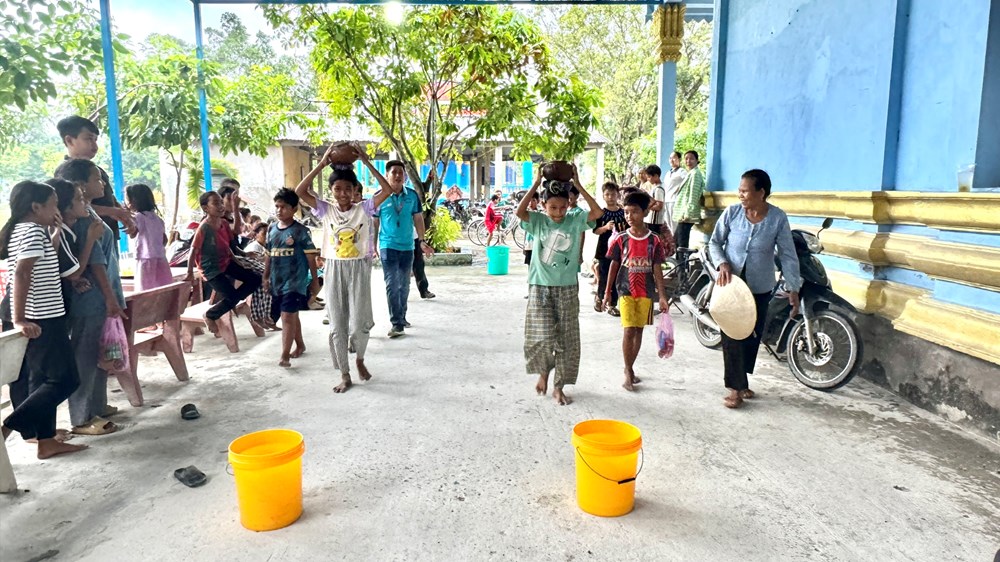 Ấm áp lễ Sen Đôn Ta trong các phum, sóc Ô Lâm - ảnh 3