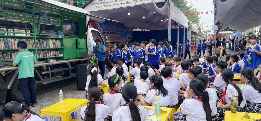 Lan tỏa văn hóa đọc tại Lễ hội kỷ niệm 66 năm Ngày hy sinh Anh hùng Mai Thị Nương - ảnh 4