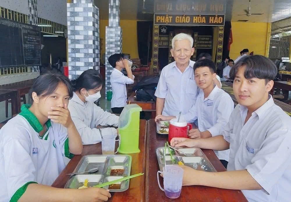 Cụ ông ở tuổi 91 vẫn miệt mài làm việc thiện theo gương Bác - ảnh 2