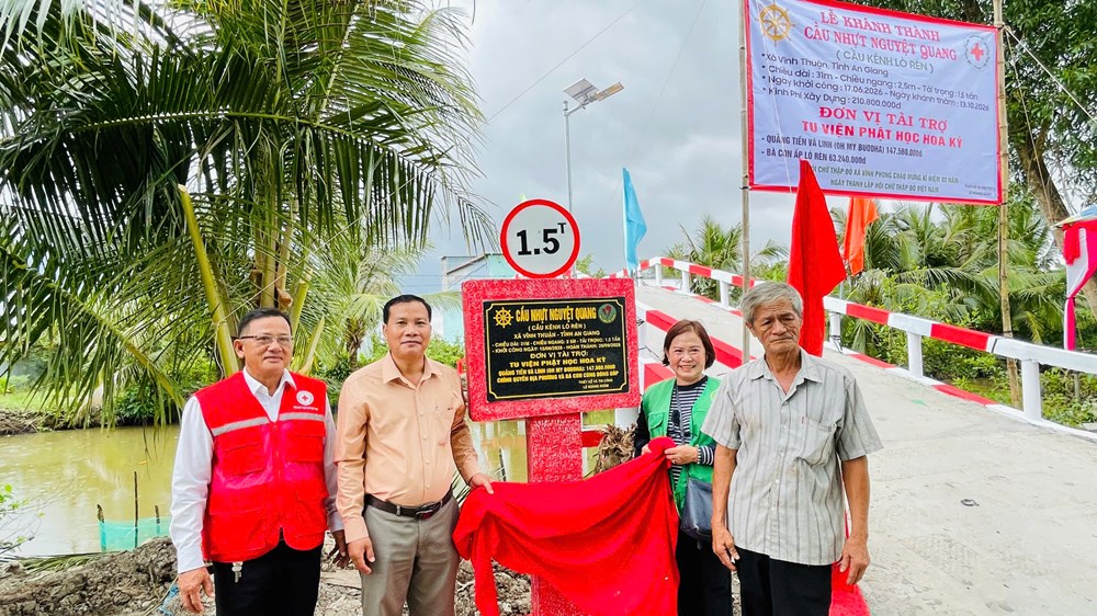 Vĩnh Thuận khánh thành cầu mới, nối nhịp đôi bờ, vun đắp niềm vui - ảnh 3