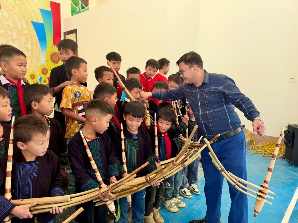 Để tiếng khèn Mông vang mãi trên rẻo cao Tả Phìn - ảnh 2