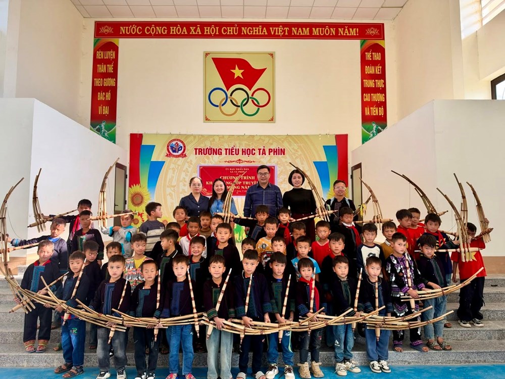Để tiếng khèn Mông vang mãi trên rẻo cao Tả Phìn - ảnh 1