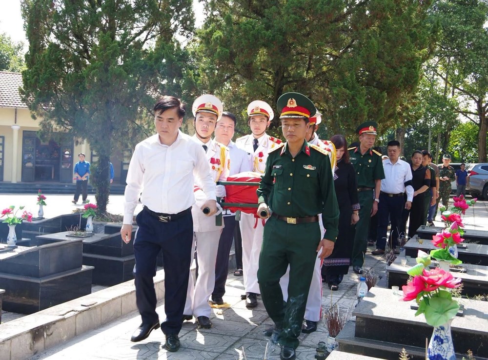 Cao Bằng truy điệu, an táng hài cốt liệt sĩ Hoàng Ngọc Lầu sau 47 năm - ảnh 2
