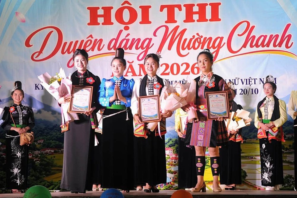 Phụ nữ Mường Chanh duyên dáng trong sắc màu truyền thống - ảnh 8