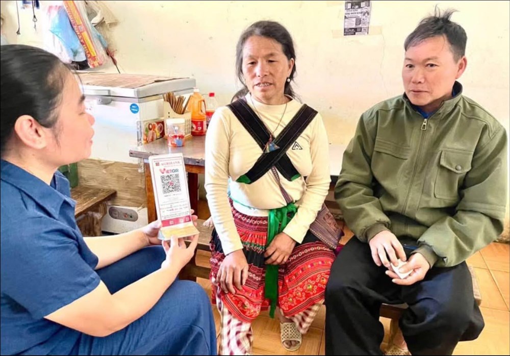Chợ vùng cao Hạnh Phúc thúc đẩy thanh toán không dùng tiền mặt - ảnh 2