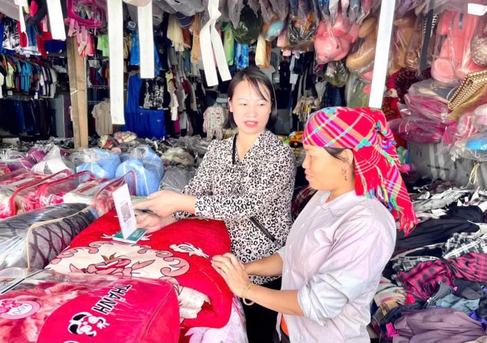 Chợ vùng cao Hạnh Phúc thúc đẩy thanh toán không dùng tiền mặt - ảnh 1