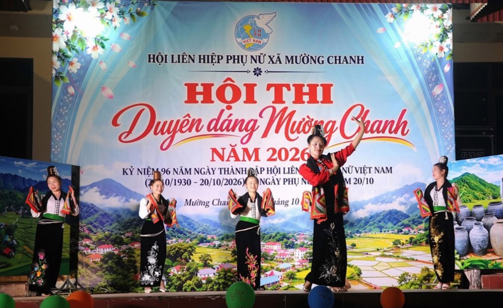 Phụ nữ Mường Chanh duyên dáng trong sắc màu truyền thống - ảnh 2