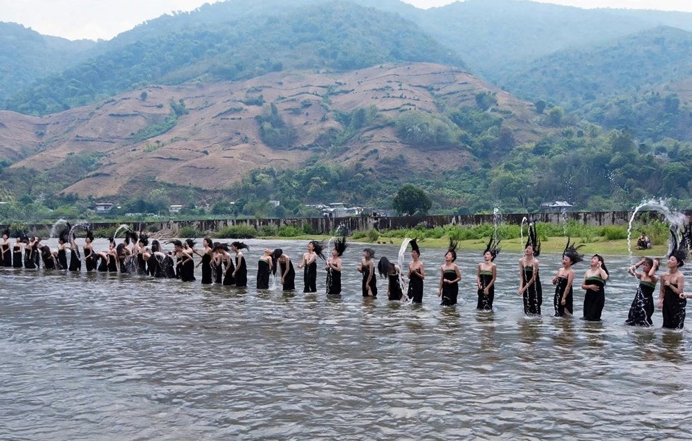 Về Mường Lay khám phá vẻ đẹp sông Đà mùa nước nổi - ảnh 3