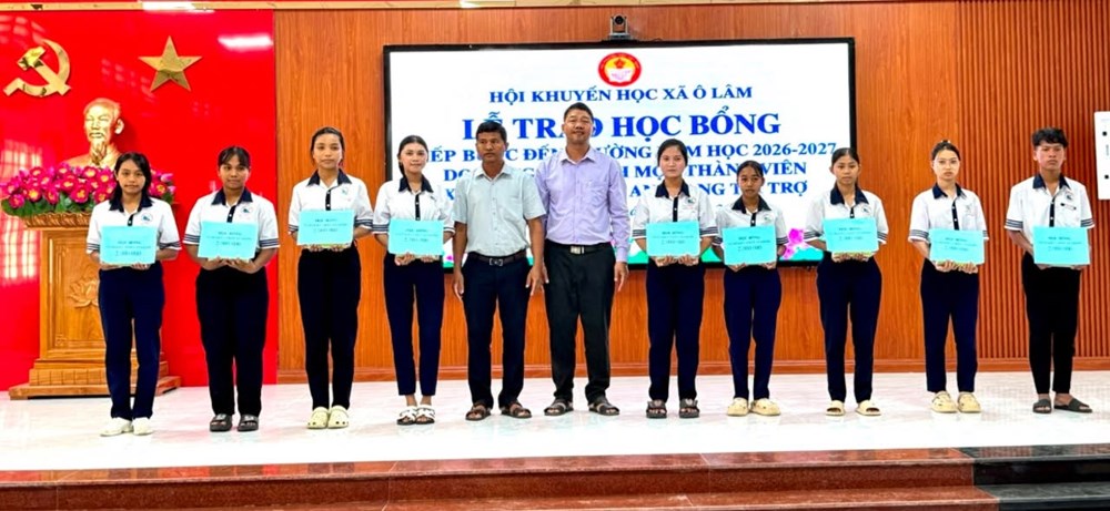 An Giang: Trao 40 suất học bổng cho học sinh nghèo hiếu học - ảnh 1