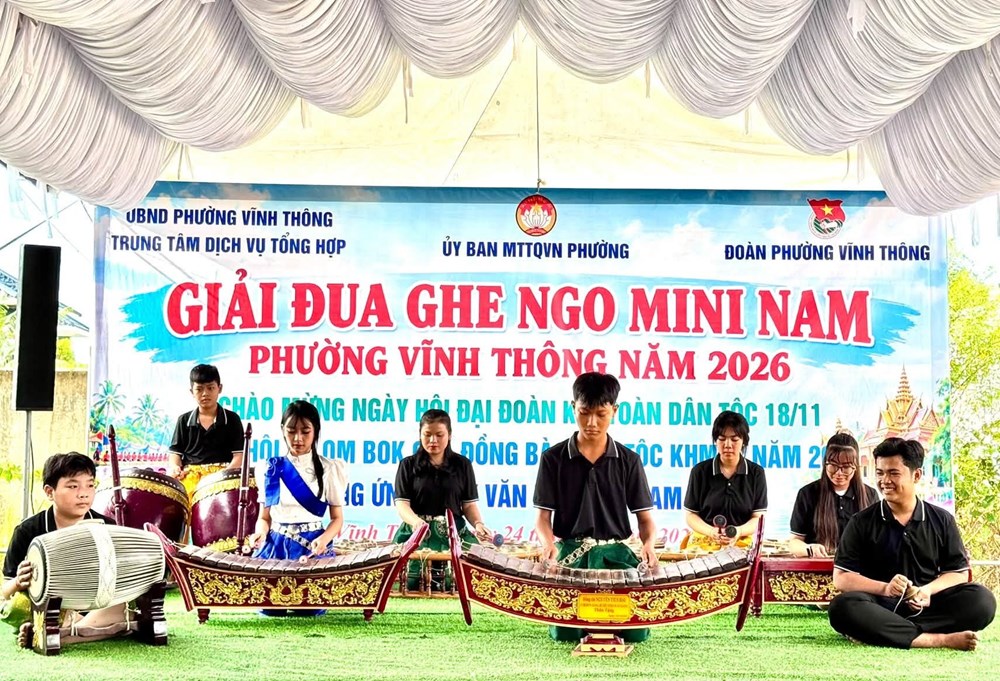 Vĩnh Thông sôi nổi Giải đua ghe ngo mini nam năm 2026 - ảnh 1