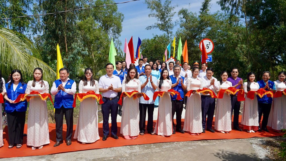 Vĩnh Bình đưa vào sử dụng 3 cầu giao thông nông thôn trị giá 1,5 tỉ đồng - ảnh 3