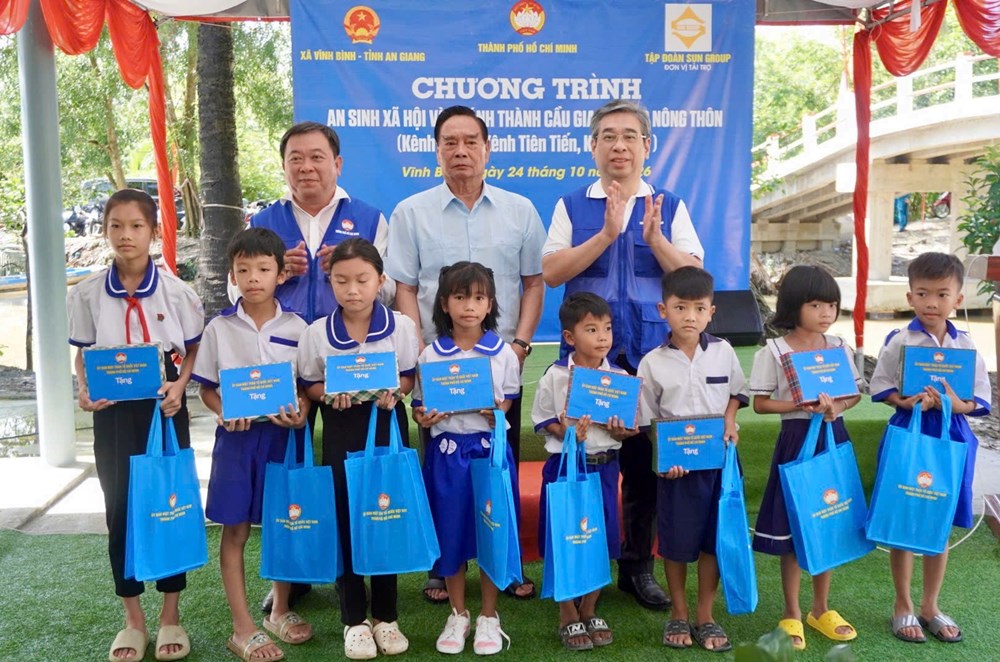 Vĩnh Bình đưa vào sử dụng 3 cầu giao thông nông thôn trị giá 1,5 tỉ đồng - ảnh 4