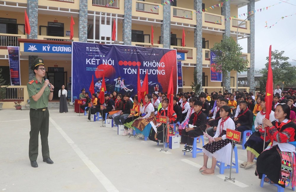 Trang bị kỹ năng an toàn trên không gian mạng cho học sinh Lũng Cú - ảnh 1