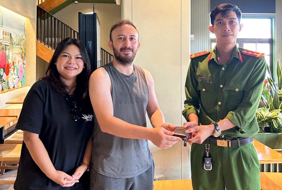 Phú Quốc hỗ trợ du khách Thổ Nhĩ Kỳ tìm lại ví đánh rơi - ảnh 1
