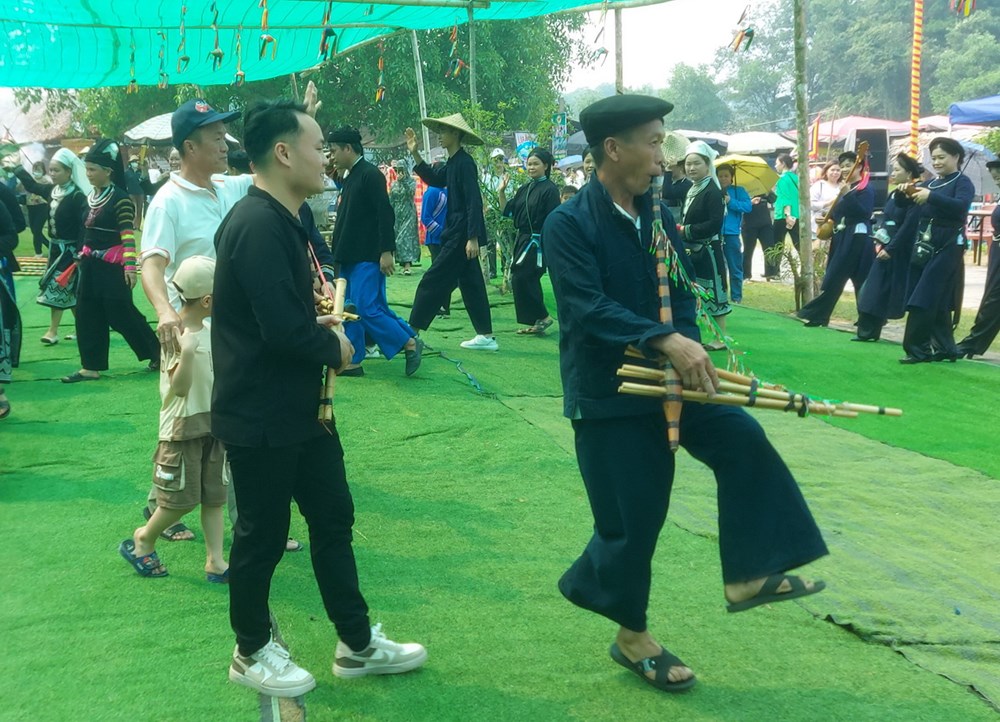 Phiên chợ Sắc màu non nước Cao Bằng hút khách - ảnh 1