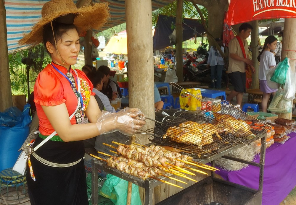 Phiên chợ Sắc màu non nước Cao Bằng hút khách - ảnh 3