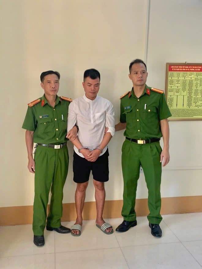 Bắt đối tượng có lệnh truy nã dưới “vỏ bọc” hướng dẫn viên du lịch - ảnh 1