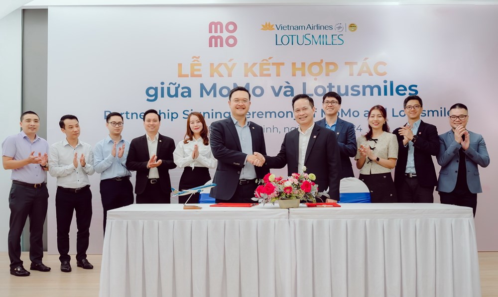 Vietnam Airlines và MoMo “bắt tay” liên kết đổi thưởng - ảnh 1