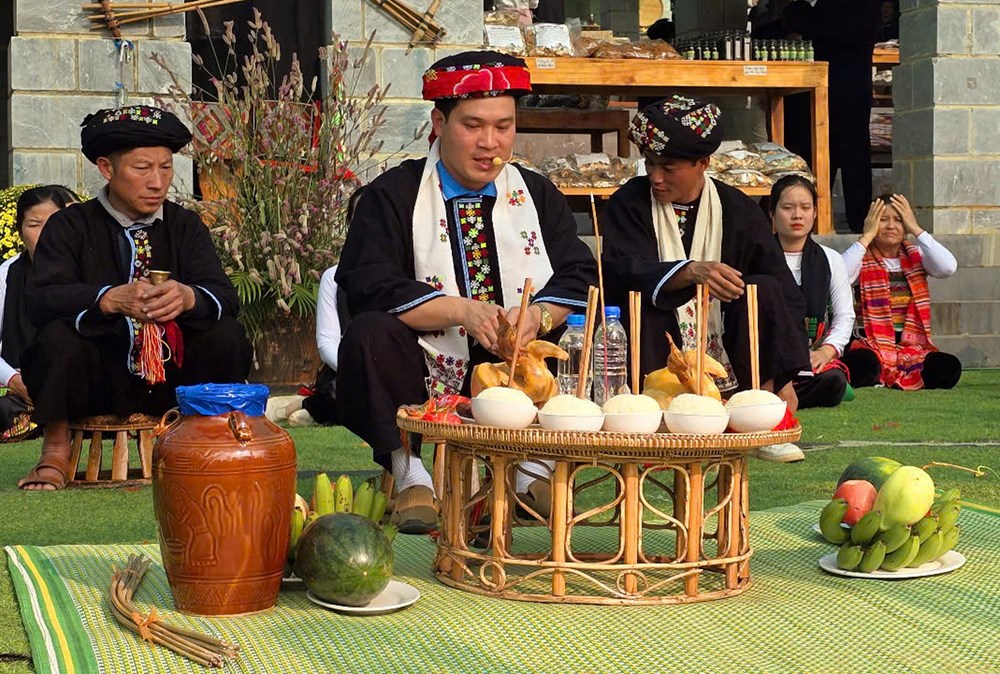 Lễ hội cầu may đầu năm mới ở miền núi phía Tây tỉnh Thanh Hoá - ảnh 1