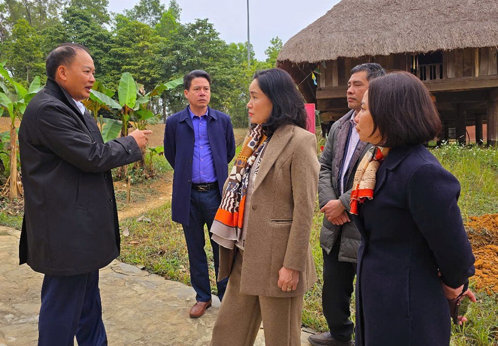 Thứ trưởng Trịnh Thị Thủy kiểm tra công tác tổ chức Ngày hội “Sắc Xuân trên mọi miền Tổ quốc” năm 2025 - ảnh 8